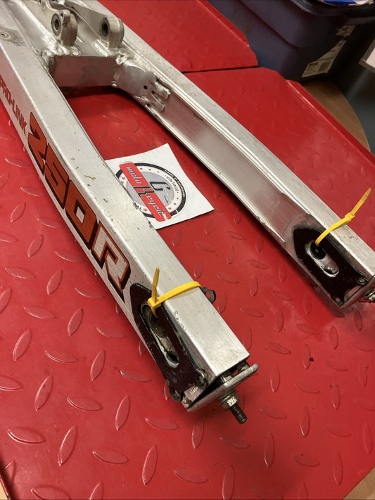 Honda CR250R 1984 Swingarm rear swinging arm 3