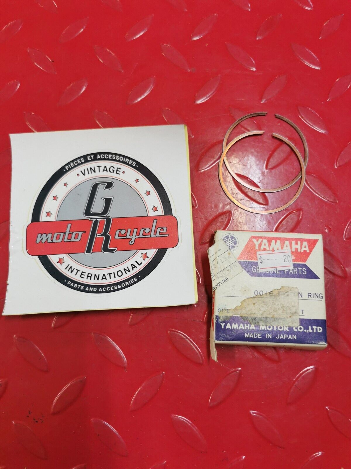 NOS YAMAHA YZ125 1978 - 1980 PISTON RING SET STD 3R3-11601-00-00 Y32