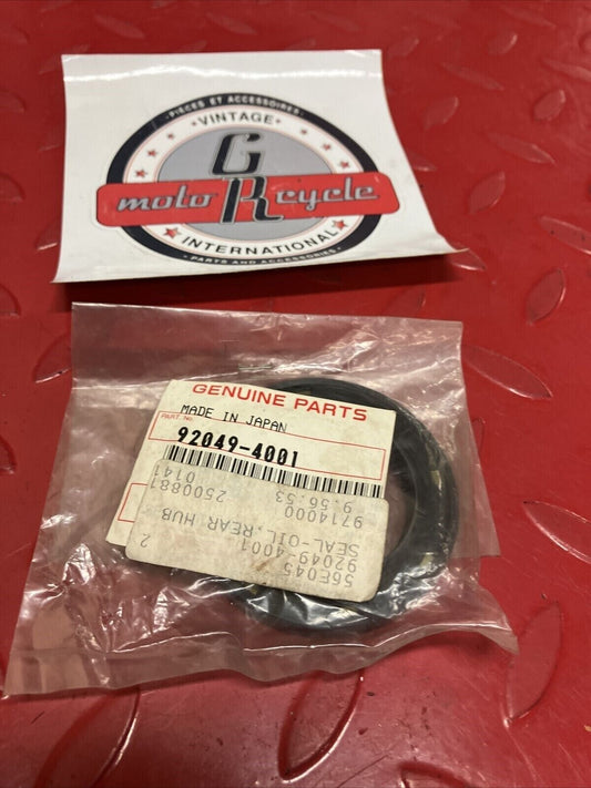 NOS KAWASAKI KXT250 KLF185 REAR HUB OIL SEAL 92049-4001 K15