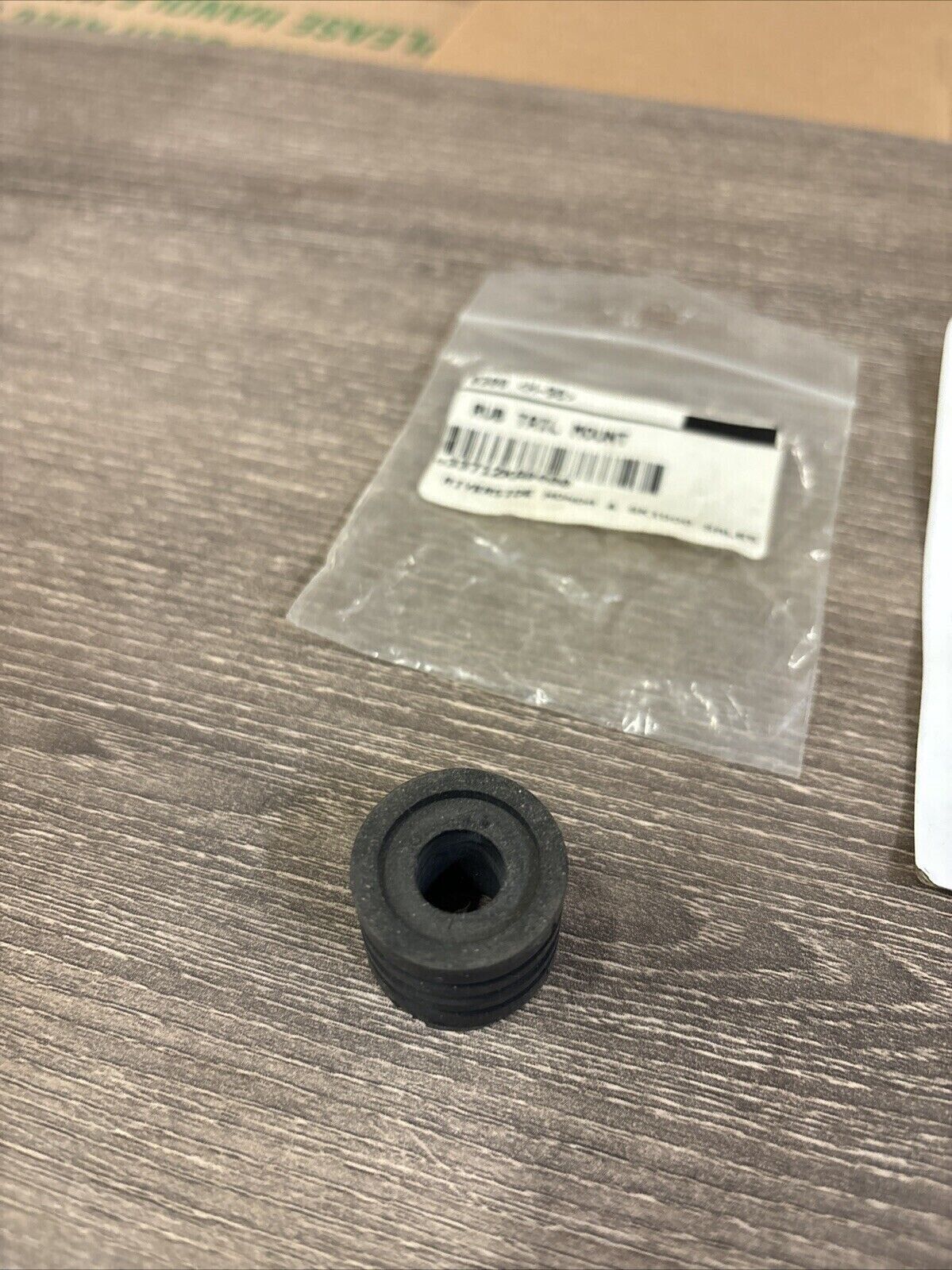 NOS Honda 1981 1982 XL100S TAILLIGHT MOUNTING RUBBER 33712-KA8-000 H121