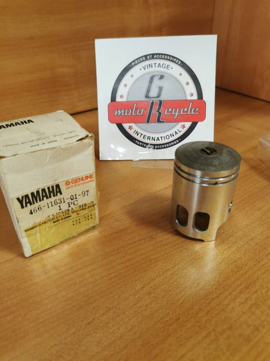 NOS YAMAHA RD125  1975 1976   PISTON STD  0.97  466-11631-01-97  Y46