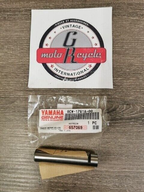 NOS YAMAHA SX600R SX700R SX500 SX700SD VX600SXB SHAFT 8CW-1761A-00-00 Y108