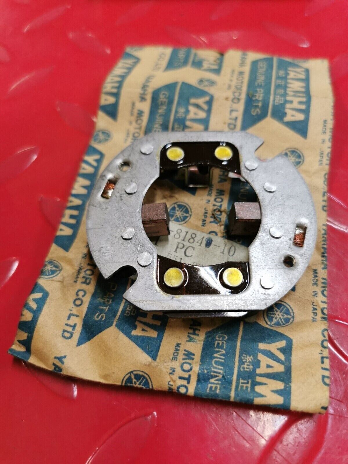 NOS Yamaha ET340 EC540 BRUSH HOLDER ASSEMBLY 8G3-81840-10-00 Y25