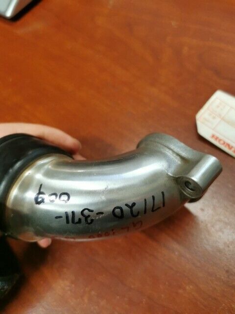 Honda GL1000 K0 - K2 LTD INTAKE MANIFOLD B *RUBBER HARD* 17120-371-000 H84