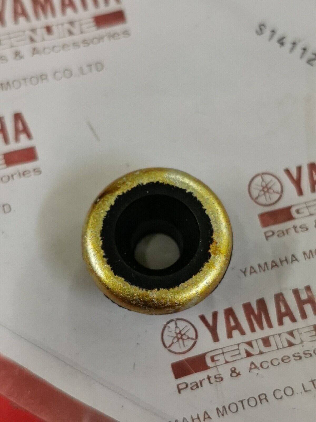 NOS YAMAHA YJ550 XJ750 1981 - 1986 MOUNT RUBBER 4U8-1112G-00-00 Y50