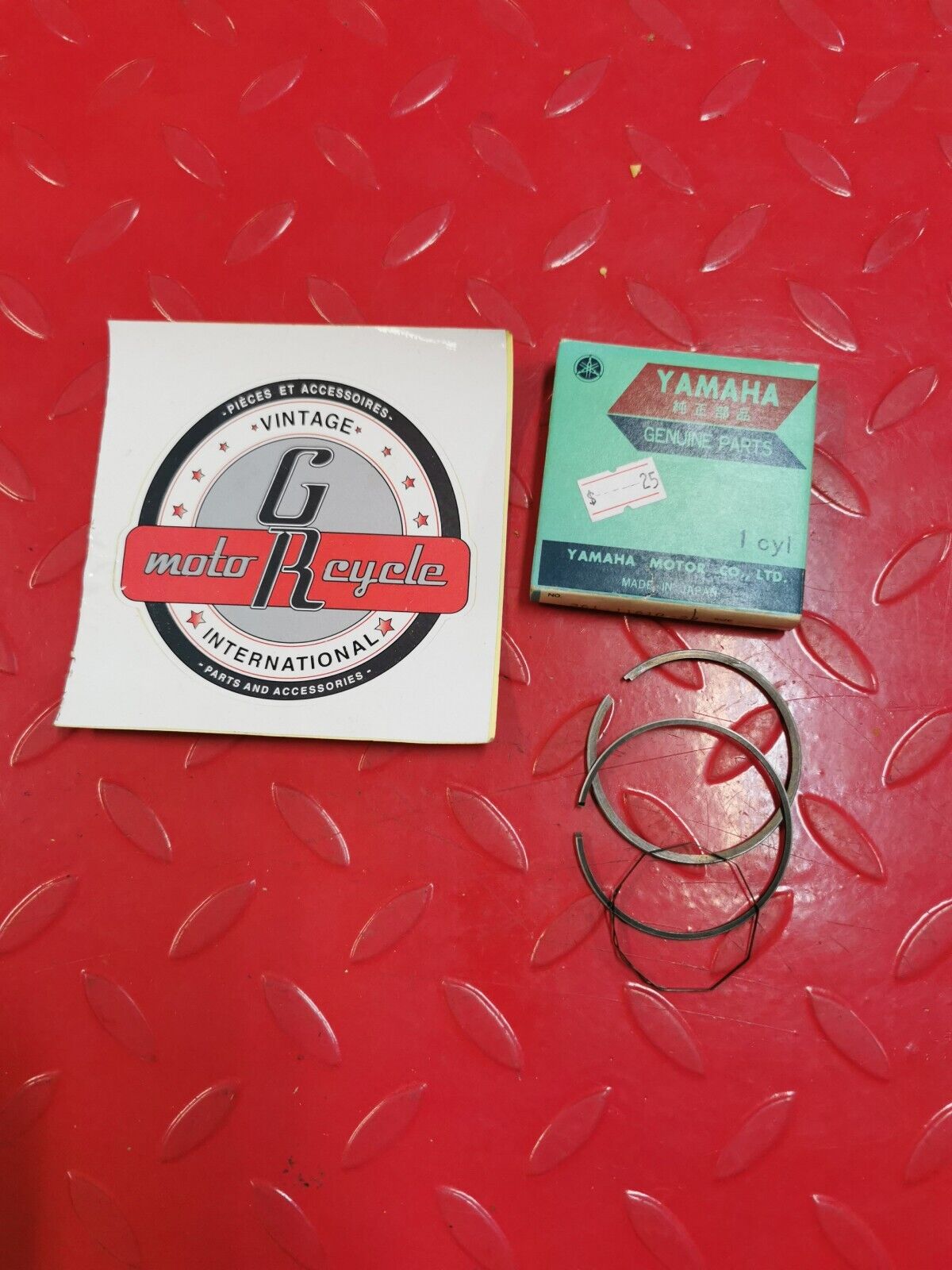 NOS YAMAHA PISTON RING SET 2ND 361-11610-22-00 Y32