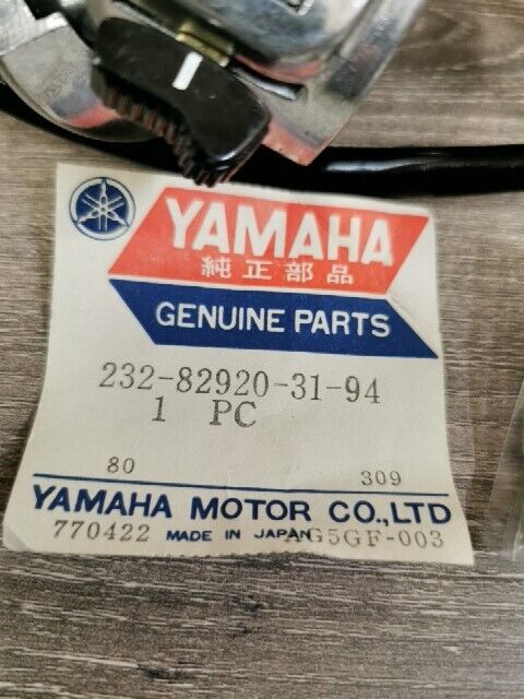 NOS YAMAHA RD60 1973 - 1975 LEVER HOLDER ASSEMBLY 2 232-82920-31-94 Y114