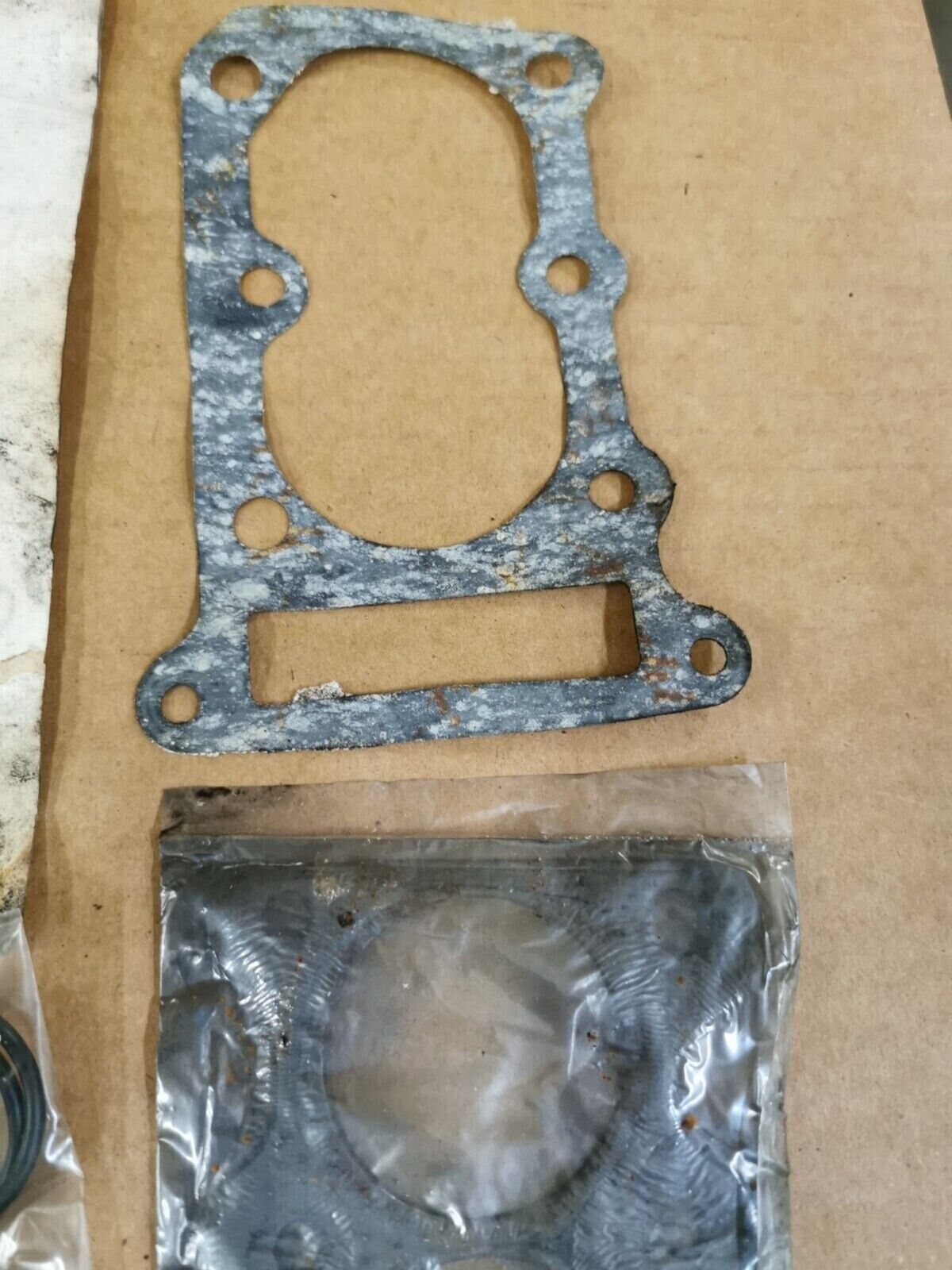 NOS HONDA 150CC C95 CA95 CB95 TOP END GASKET KIT INCOMPLETE SET J49