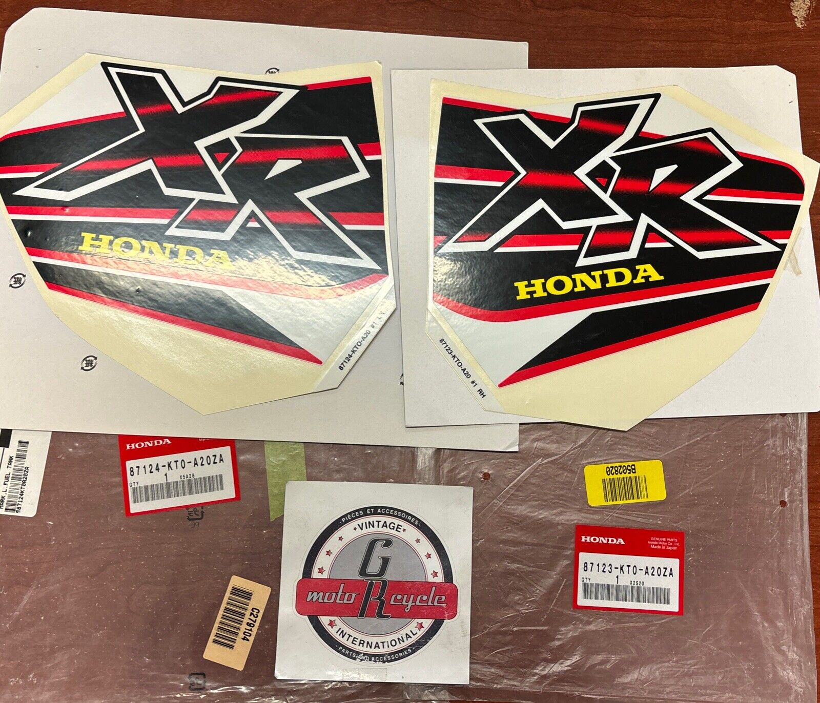 NOS Honda RIGHT & LEFT FUEL TYPE 1 MARK 87123-KT0-A20ZA 87124-KT0-A20ZA H147