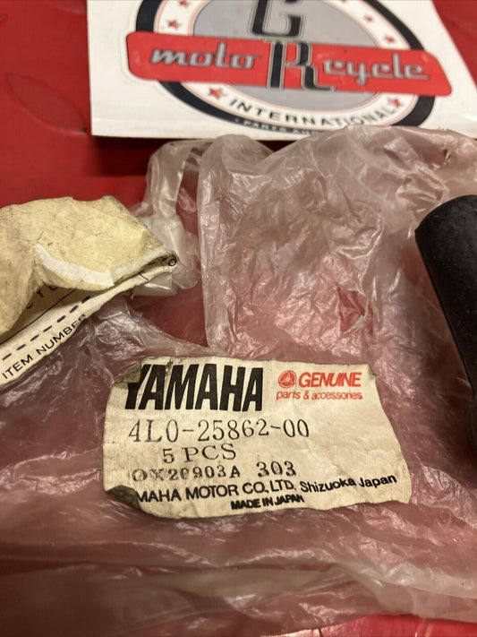 NOS YAMAHA MASTER CYLINDER BOOT 4L0-25862-01-00 Y67