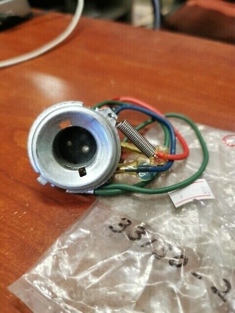 NOS Honda CB72 CB77 CP77 HEAD LIGHT SOCKET 33130-268-000 H98
