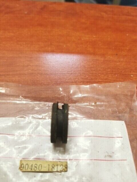 NOS Yamaha RD250 RD350 RD400 TX500 XS500 GROMMET 90480-18128-00 SUB 360-833 Y166