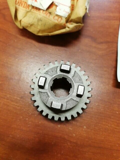 NOS Honda S50 S65 SECOND COUNTERSHAFT GEAR 23441-035-810 H80