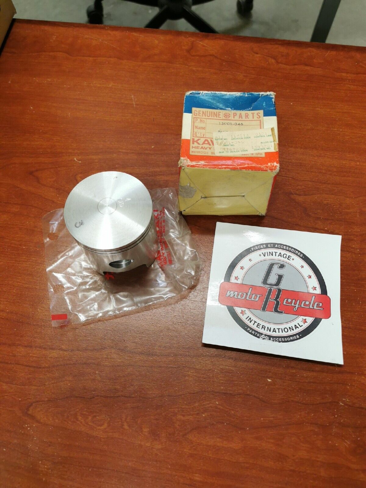 NOS Kawasaki 1971 1972 F8 PISTON STD 13001-046 K23