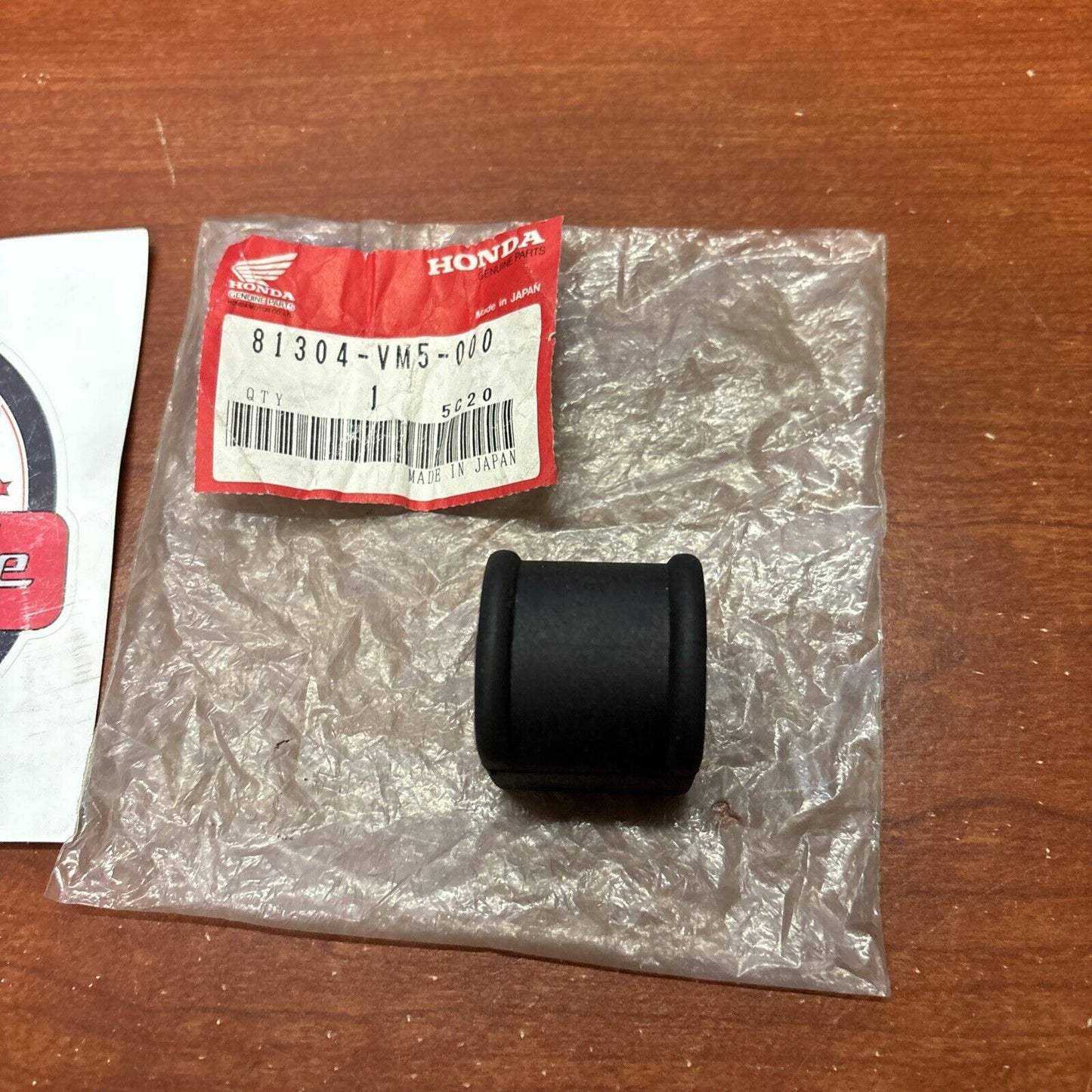 NOS Honda TRX200 TRX200SX TRX250 FRONT CARRIER RUBBER 81304-VM5-000 H165