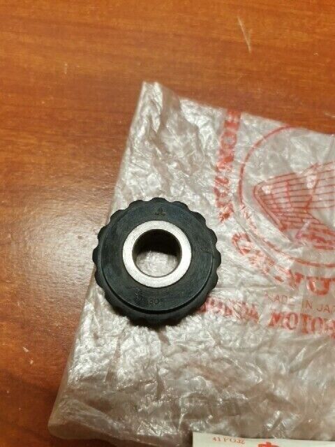 NOS Honda CB125 CD125K CL125 CAM CHAIN TENSIONER ROLLER 14509-230-330 H93