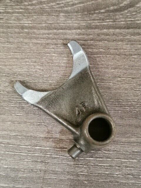 NOS HONDA CR250R 1984 FORK RIGHT GEAR SHIFT  24211-KA4-740  H76