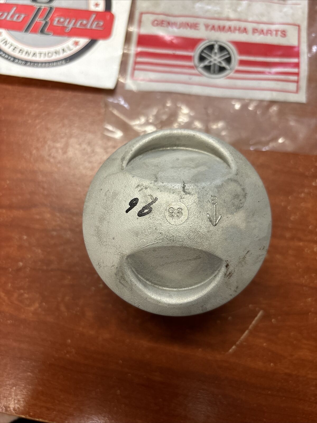 NOS Yamaha TX650 XS1 XS2 PISTON STD 0.96 256-11631-02-96 SUB 256-11631-01-9 Y176