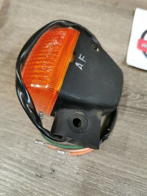 NOS HONDA VF700F VF750F 1983 1984 TURN SIGNAL WINKER L FR 33450-MB2-671 H83