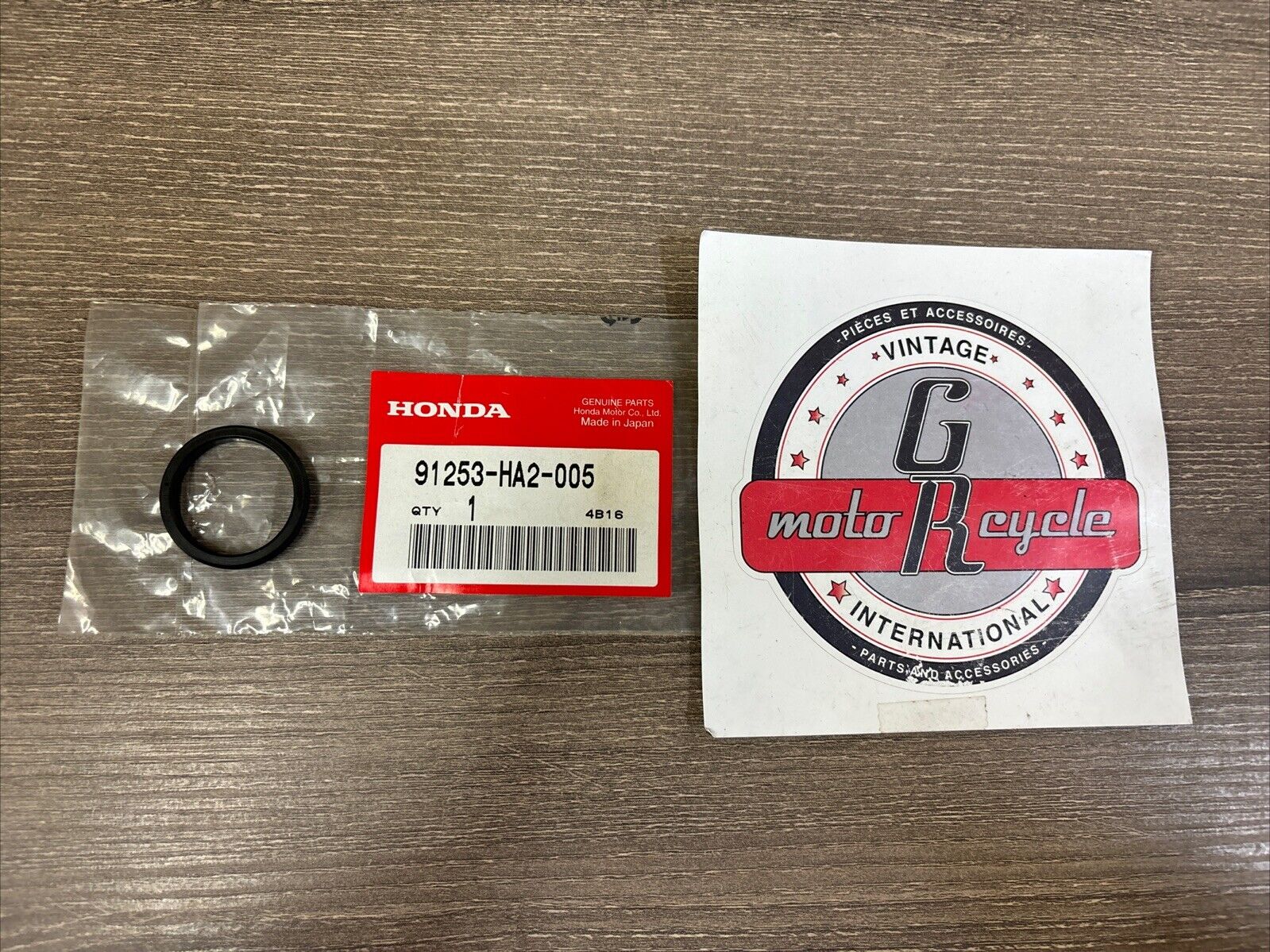NOS Honda ATC250R CR80R TRX250R DUST SEAL 27X31.8X5 91253-HA2-005 H128
