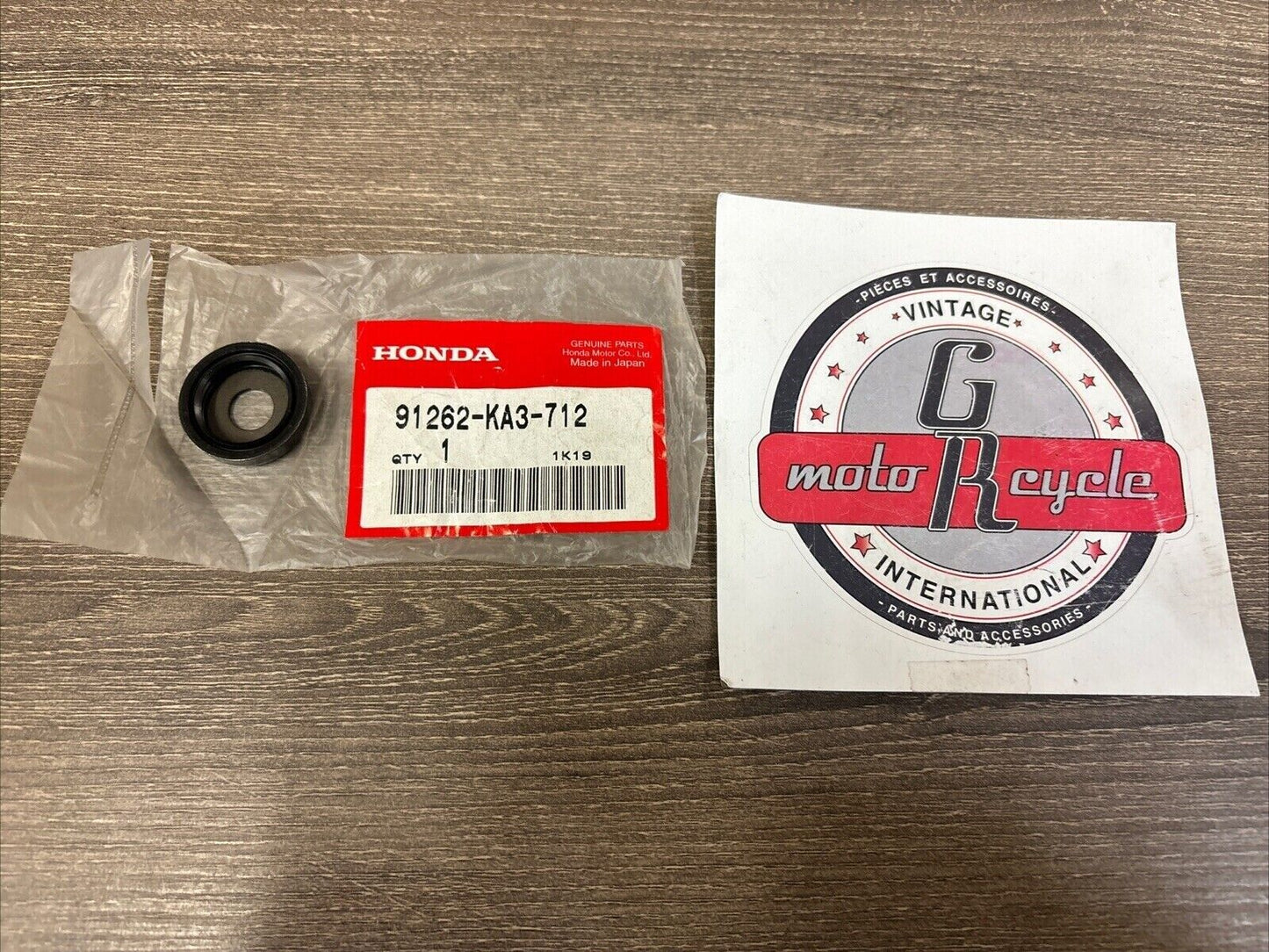 NOS Honda CR125R CR250R RUBBER CONNECTING ROD PIVOT SEAL 91262-KA3-712 H123