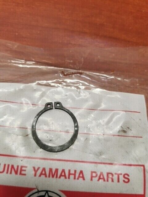 NOS Yamaha DS6 DT250 CV80 BW350 CIRCLIP 93410-25010-00 SUB 99009-25400-00 Y136