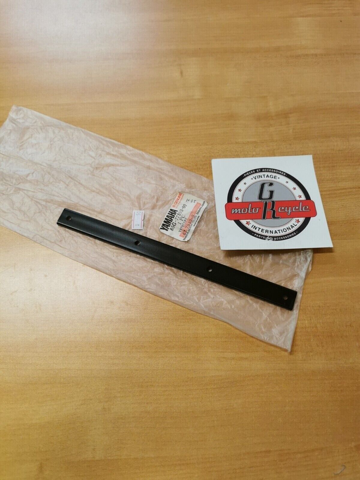 NOS YAMAHA  1988 1989 SV80N  SNOSCOOT BUMPER 85G-77593-00  Y42