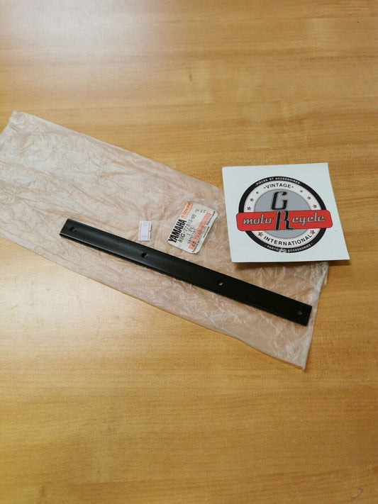 NOS YAMAHA  1988 1989 SV80N  SNOSCOOT BUMPER 85G-77593-00  Y42