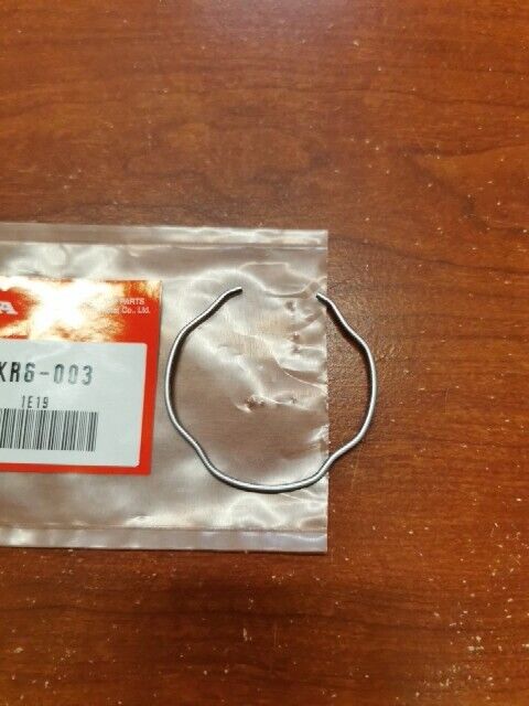NOS Honda CB500 CBR250R CBR600F CR80R OIL SEAL STOPPER RING 51447-KR6-003 H152