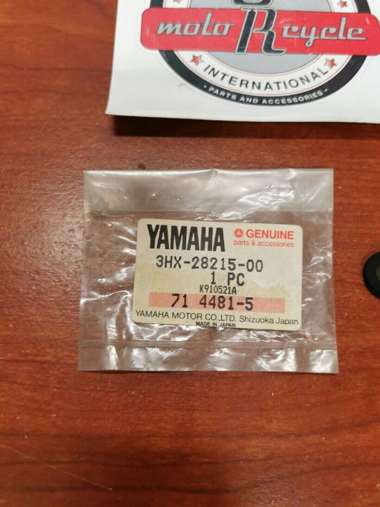 NOS Yamaha FZR1000 FZR600 TDM850 COWLING WASHER 3HX-28215-00-00 Y72
