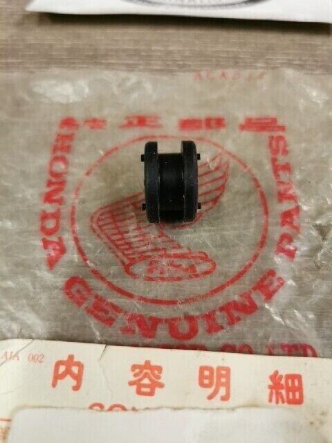 NOS HONDA ATC110 ATC125M 1983 - 1985 RUBBER HEADLIGHT MOUNTING 61315-958-000 H79