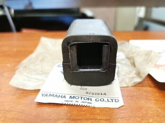 NOS Yamaha RD400 RX50 XS360 FOOTREST COVER 1A0-27413-00-00 Y130