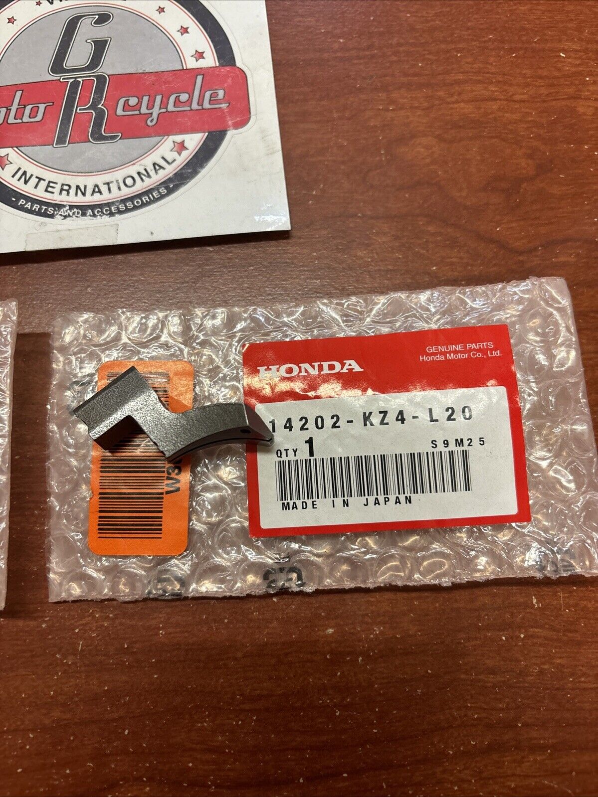 NOS Honda 2002 CR125R LEFT & RIGHT FLAP VALVE 14201-KZ4-L20 & 14202-KZ4-L20 H141