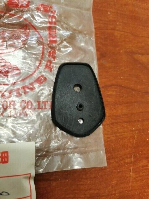 NOS Honda C100 C102 C105 CA100 REAR TURN SIGNAL LENS GASKET 33604-001-000 H69