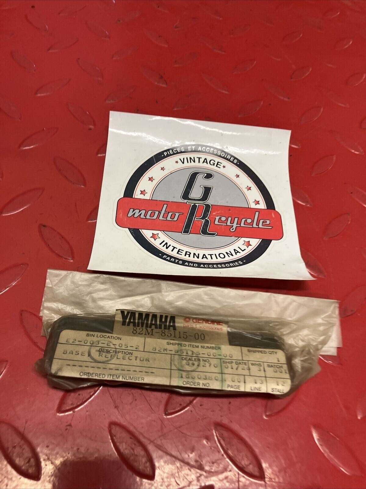 NOS YAMAHA REFLECTOR BASE 82M-85115-50-00 Y64