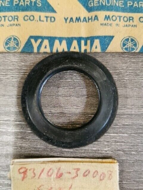 NOS YAMAHA CS3B CS3C CS5 RD200 1974 - 1976 YCS1 OIL SEAL 93106-30008-00 Y148