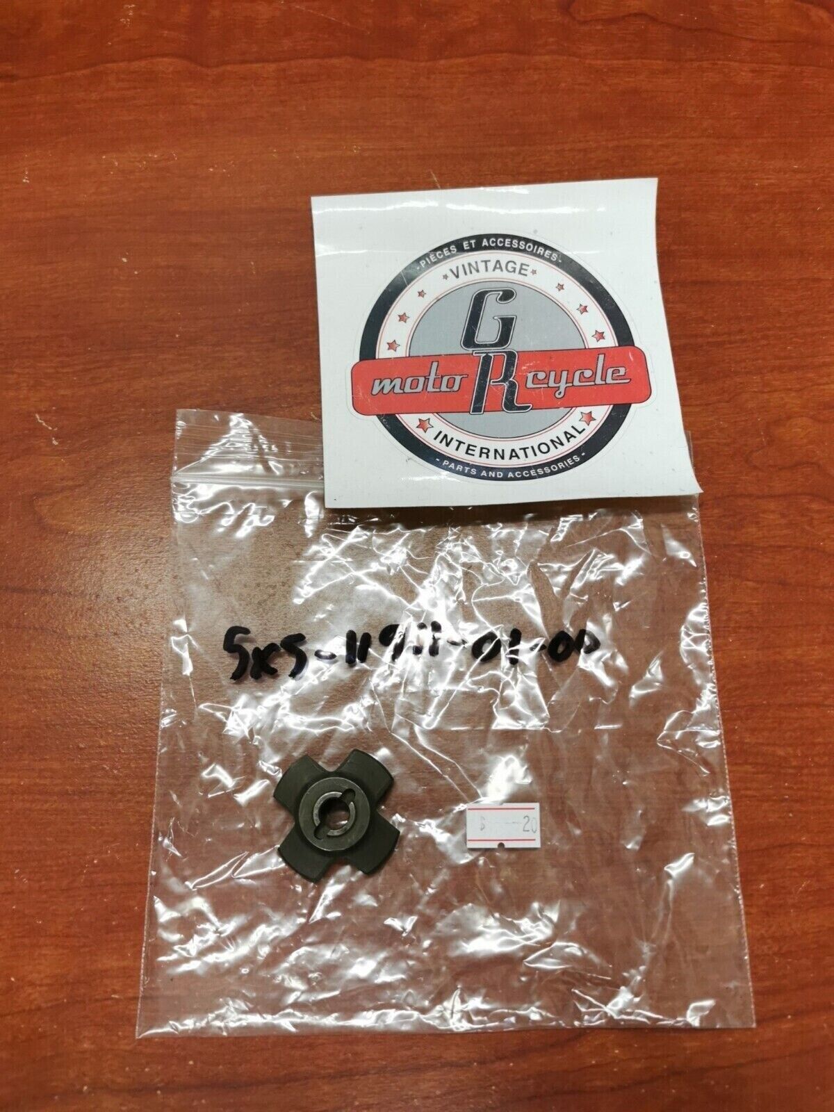 NOS Yamaha YZ80 YZ125 YZ250 WR250 RETAINER 5X5-11911-01-00 Y91