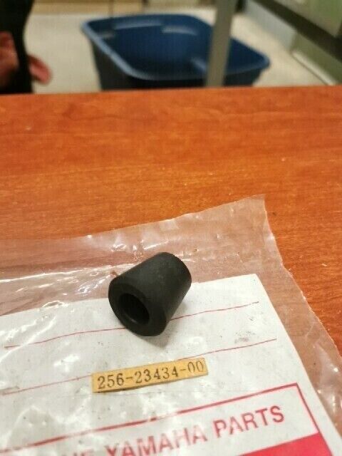 NOS Yamaha XS650 XS750 RUBBER BUSHING 256-23434-00-00 SUB 1T4-23434-00-00 Y167