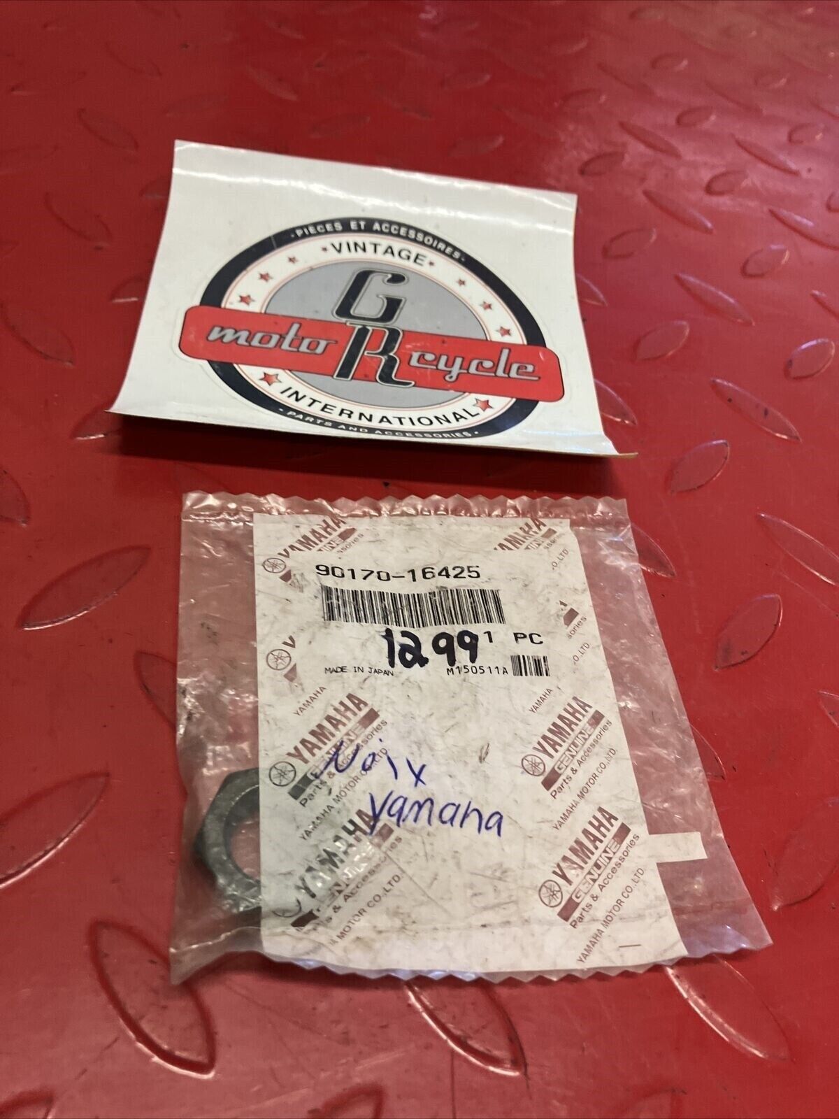 NOS YAMAHA NUT 90170-16425-00 Y61