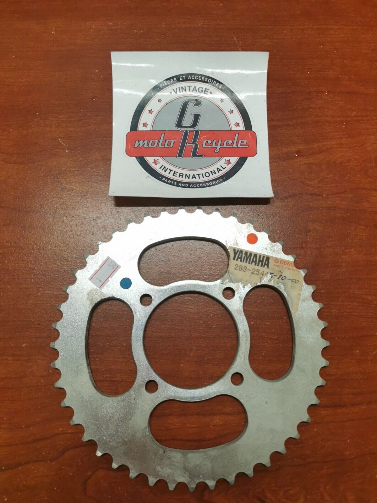 NOS Yamaha REAR DRIVE SPROCKET 45T 283-25445-10-00 SUB. 283-25445-11-00 Y89