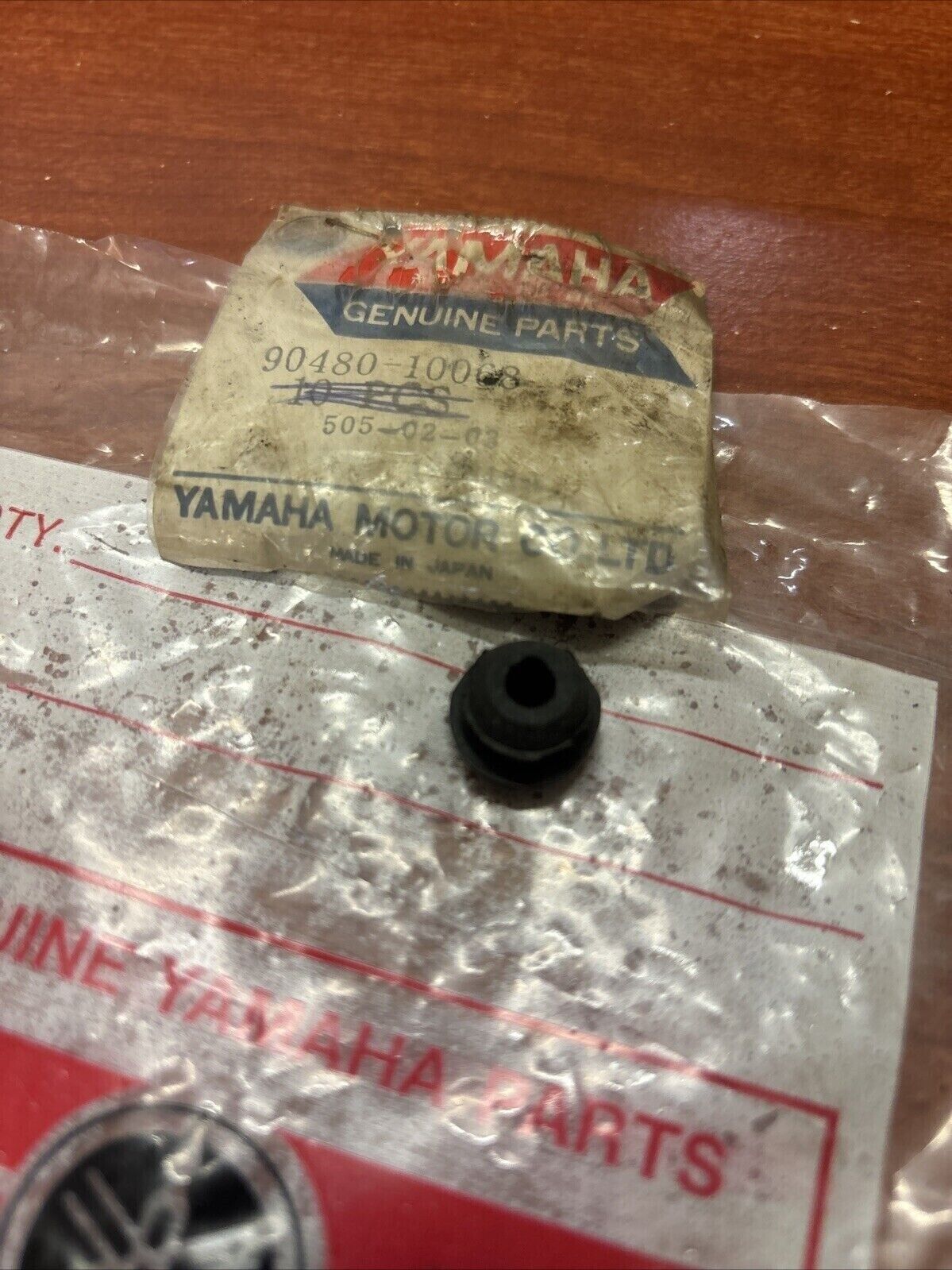 NOS Yamaha GROMMET 90480-10068-00 Y185