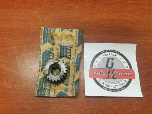 NOS Yamaha DT50 DT80 GT80 GTMX MX80 RD50 4TH WHEEL GEAR 353-17241-00-00 Y141