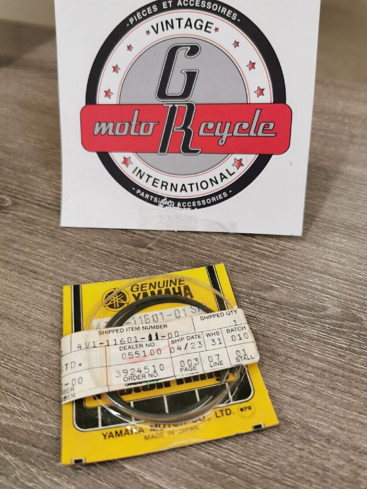 NOS YAMAHA YZ80 1981  PISTON RING SET STD  4V1-11601-01-00 Y51