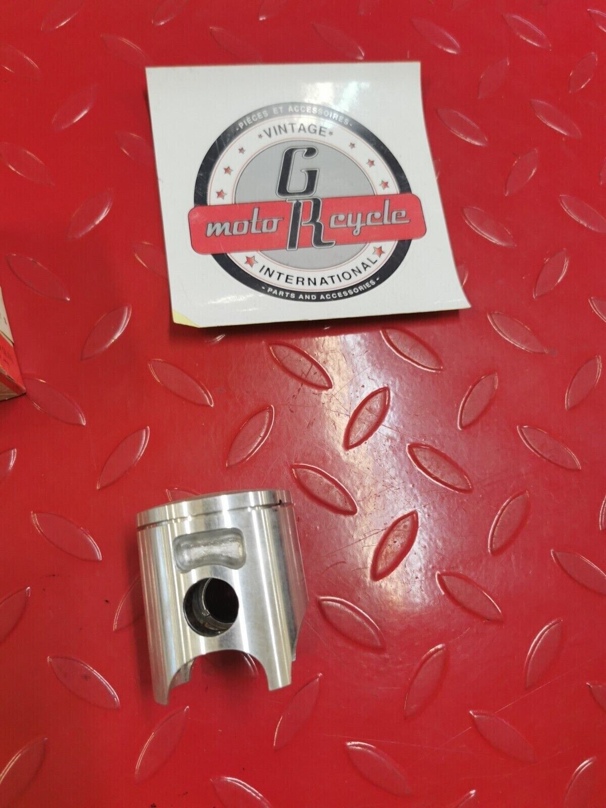 NOS YAMAHA PISTON 3 O/S 0.75 1J4-11637-00-00 SUPERCEDED 3R2-11637-01-00 Y27