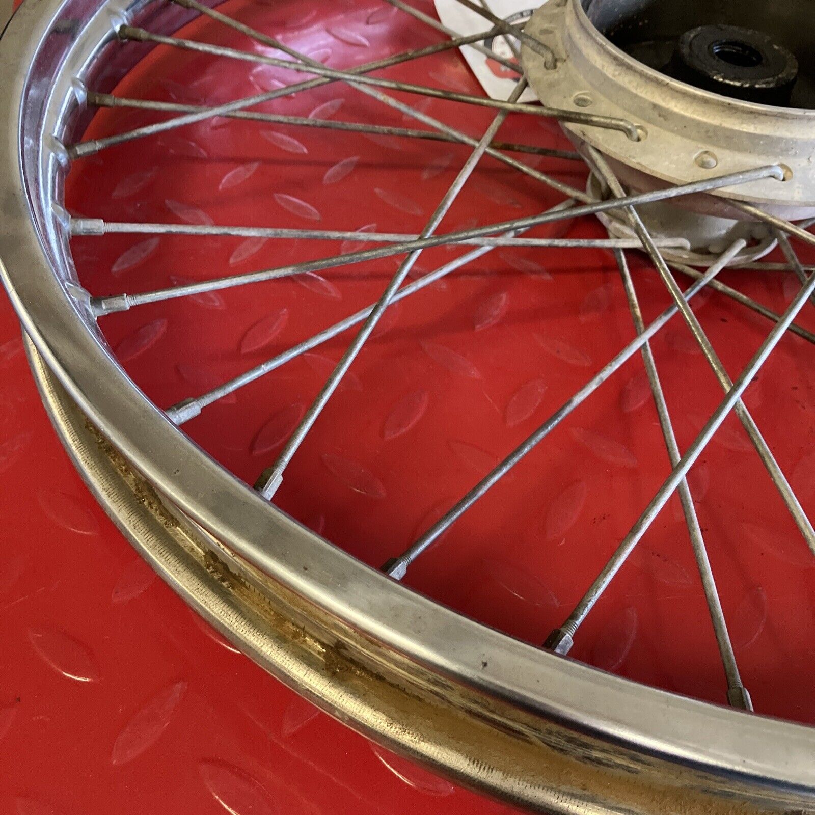 Kawasaki KE125 1978 front wheel hub rim
