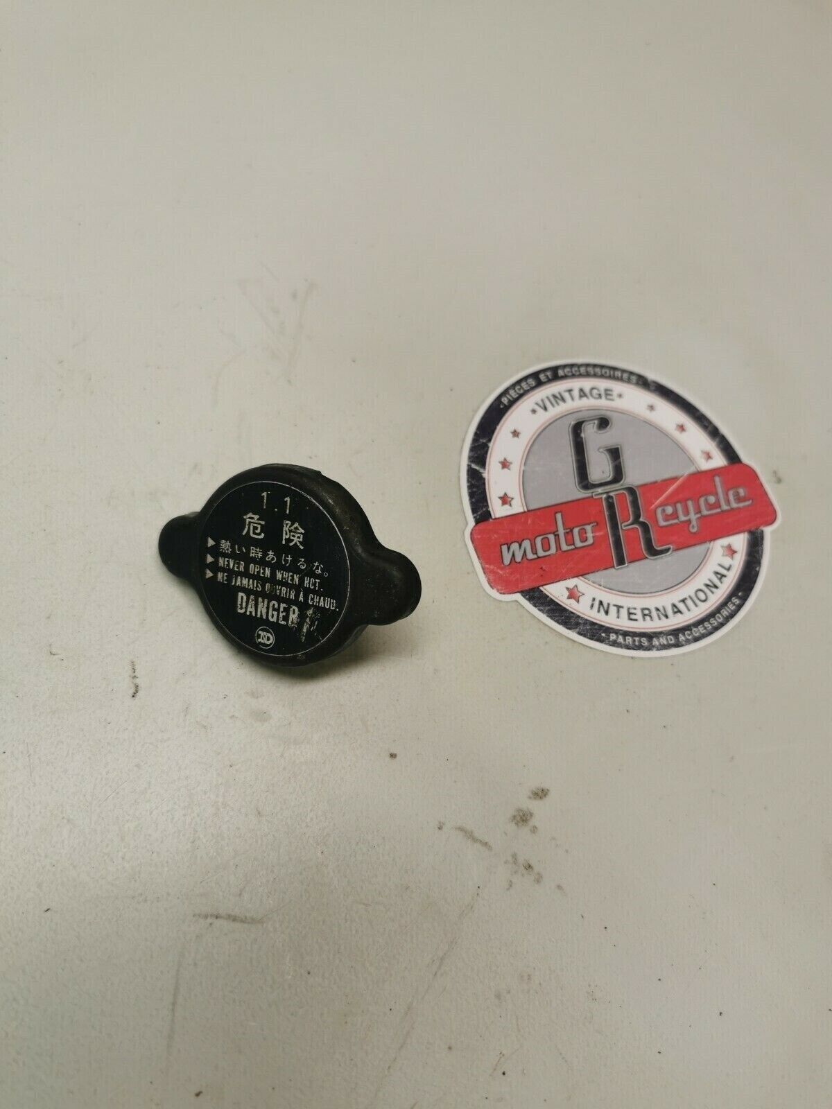 Suzuki RM125 1991 radiator cap cover
