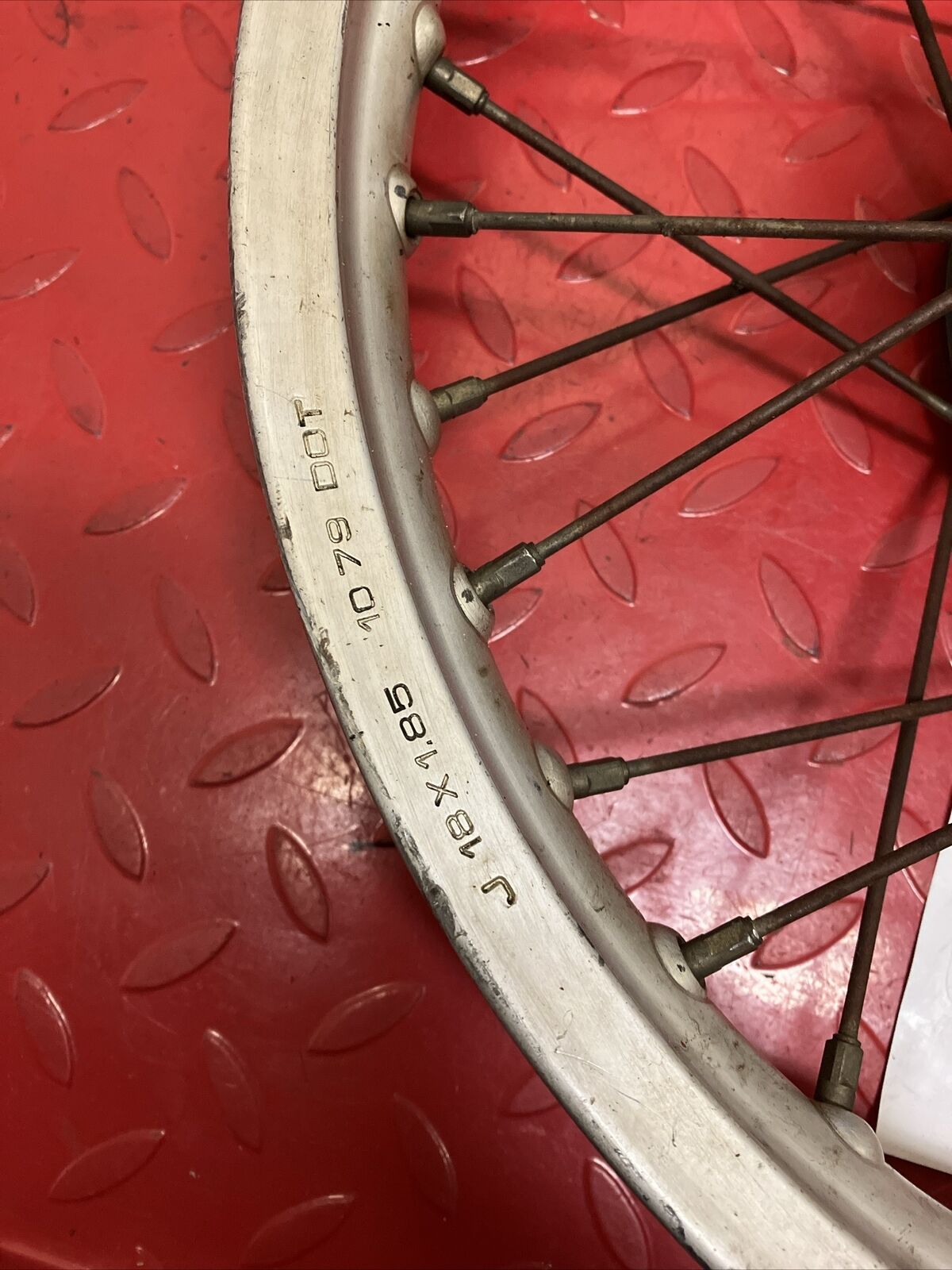 Kawasaki KX125 1980 rear wheel hub rim KDX175 KLX250 18x1.85