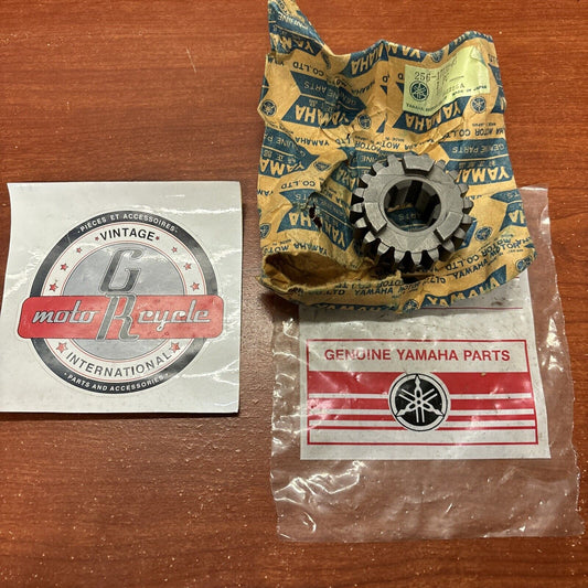 NOS Yamaha TX650 TX750 XS1 3RD PINION GEAR 256-17131-03 SUB 256-17131-02-00 Y172
