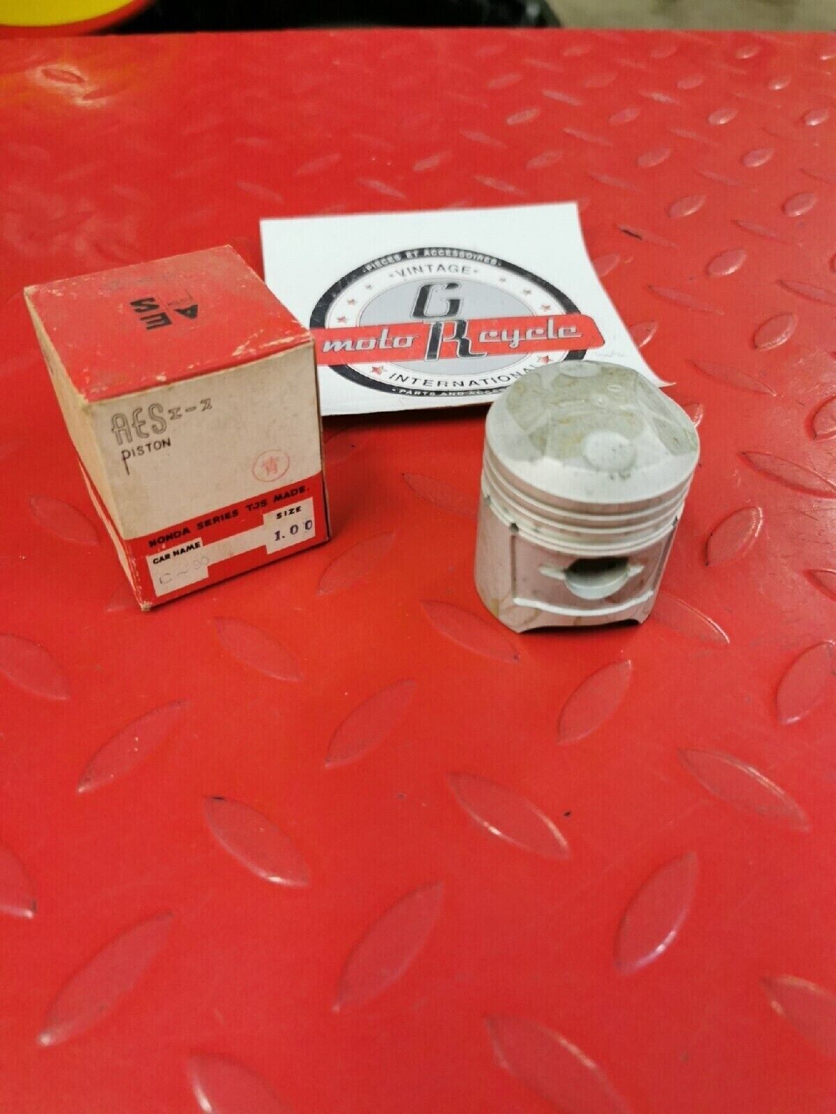 NOS HONDA CM91 CT90 1968 - 1970 PISTON STD 1.00  13101-028-050 H40