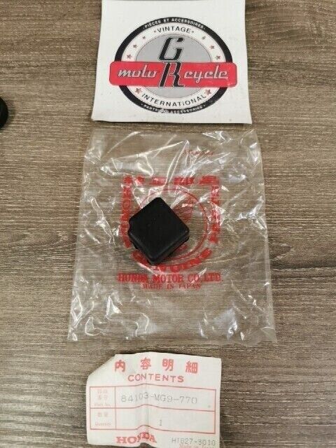 NOS HONDA GL1200A GL1200L GOLDWING  RUBBER TRUNK STAY 84103-MG9-770 H95